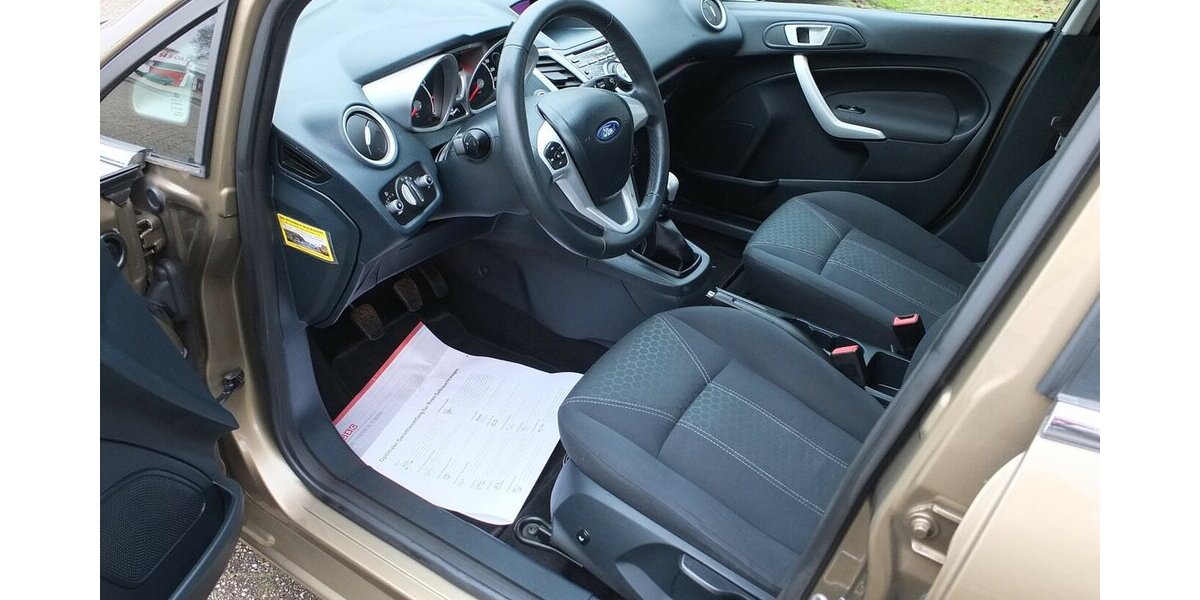 Ford Fiesta TITANIUM KLIMAAUTOMATIK RÜCKFAHRKAMERA 115.395 km 5.908 &euro; Köln 50858