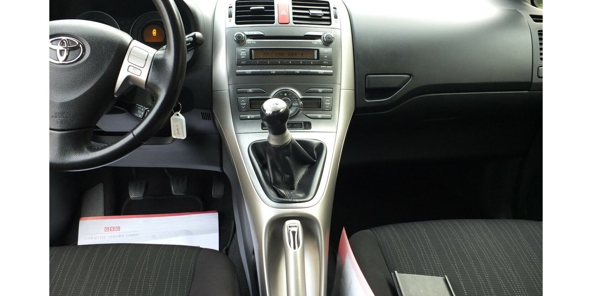 Toyota Auris 1.6i SOL ALLE INSPEKTIONEN GARAGENWAGEN 174.885 km 4.998 &euro; Köln 50858