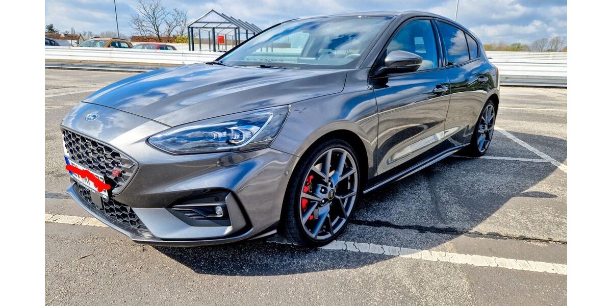 Ford Focus 43.000 km 22.900 &euro; Leverkusen 51373