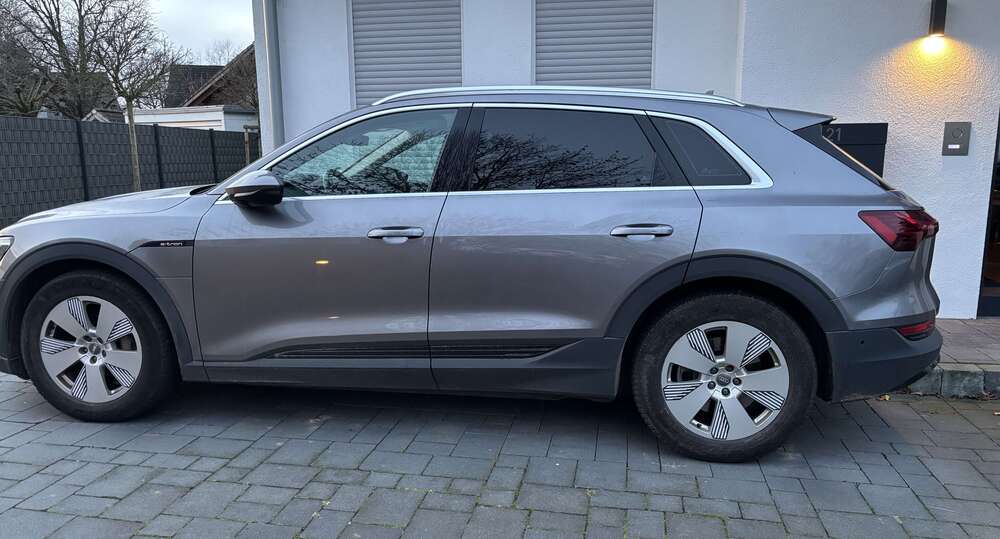 Audi e-tron 58.900 km 27.000 &euro; Düsseldorf 40489