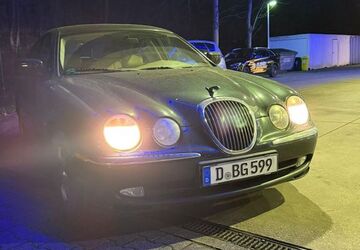 Jaguar S-Type 198.000 km 2.300 &euro; Düsseldorf 40599