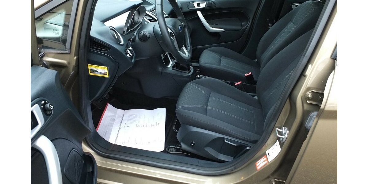 Ford Fiesta TITANIUM KLIMAAUTOMATIK RÜCKFAHRKAMERA 115.395 km 5.908 &euro; Köln 50858