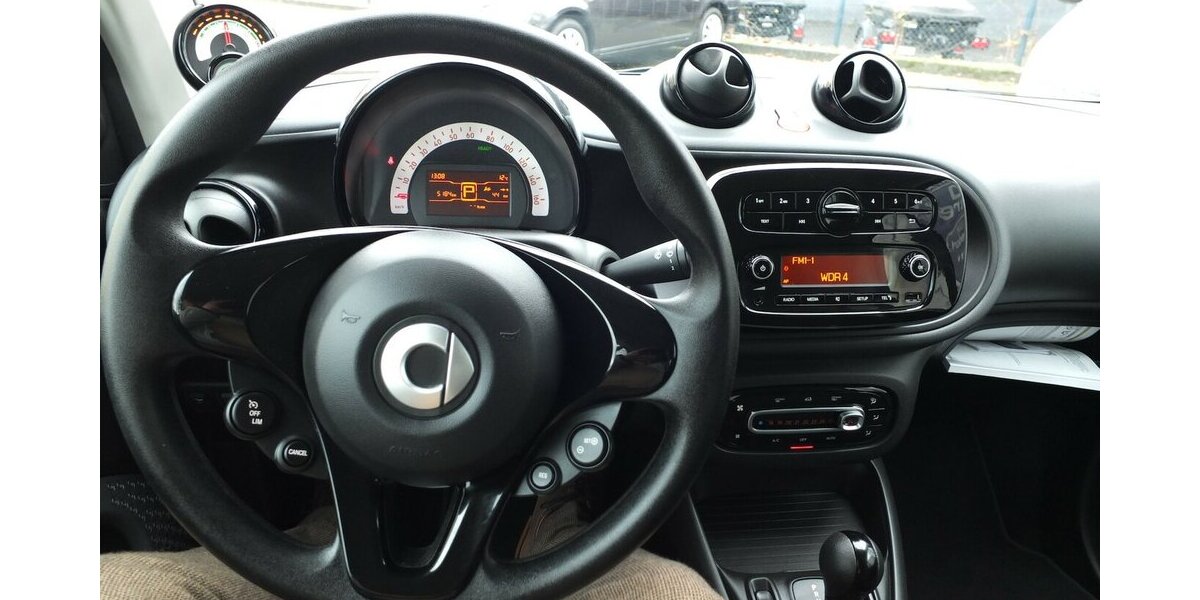 Smart ForTwo electric drive EQ AUTOMATIK KLIMAAUTOMATIK 5.183 km 10.700 &euro; Köln 50858