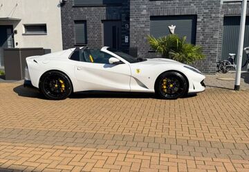 Ferrari 812 2.700 km 279.999 &euro; Köln 50733