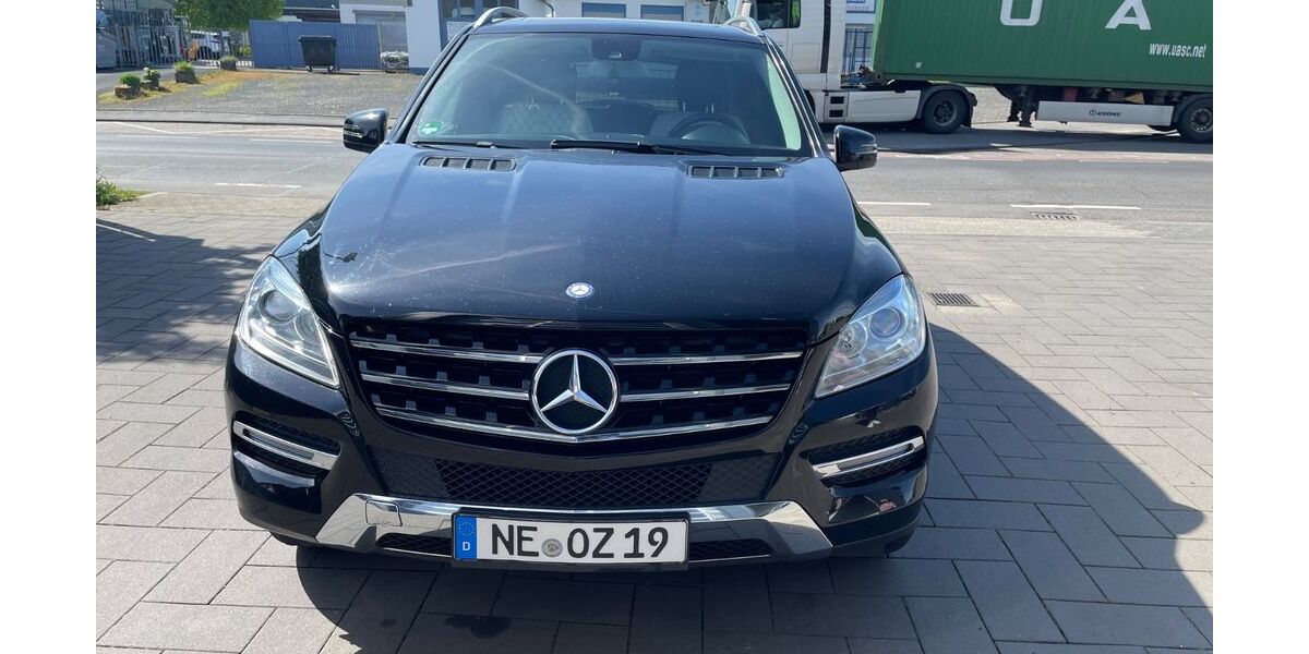 Mercedes-Benz ML 350 175.000 km 16.900 &euro; Neuss 41469