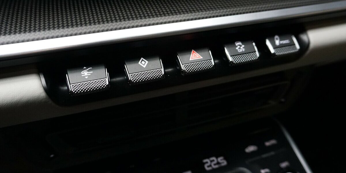 Porsche 992 Turbo S Lift Burm Carbon Sitzklim Approved 39.890 km 219.900 &euro; Wuppertal 42327