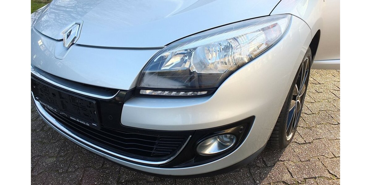 Renault Megane BOSE EDITION NAVI KLIMAAUTOM TEILLEDER PARK 107.158 km 7.408 &euro; Köln 50858