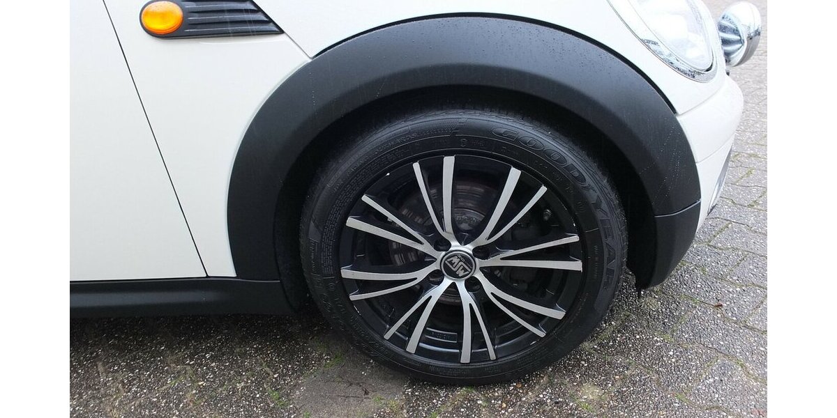 Mini Cooper D Clubman 1.HD LEDER XENON PANORAMADACH PDC 98.785 km 7.908 &euro; Köln 50858