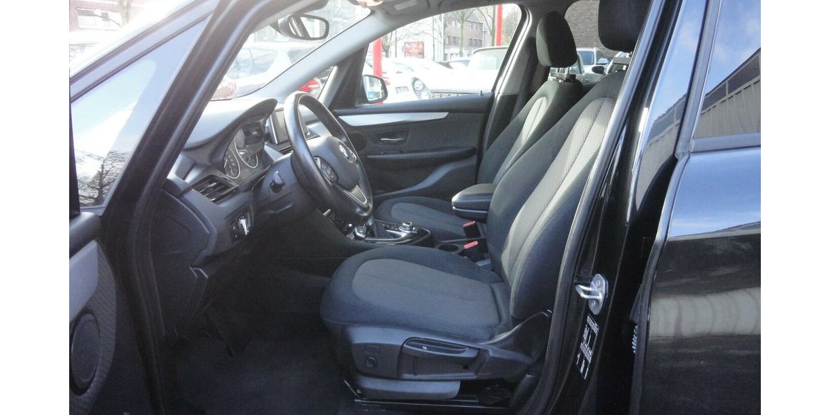 BMW 218 Active Tourer Autom Navi LED Klimatr.PDC SHZ 112.000 km 12.900 &euro; Neuss 41462