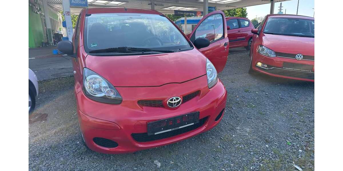 Toyota Aygo 132.000 km 2.500 &euro; Köln-Poll (ARAL Tankstelle ) 51105