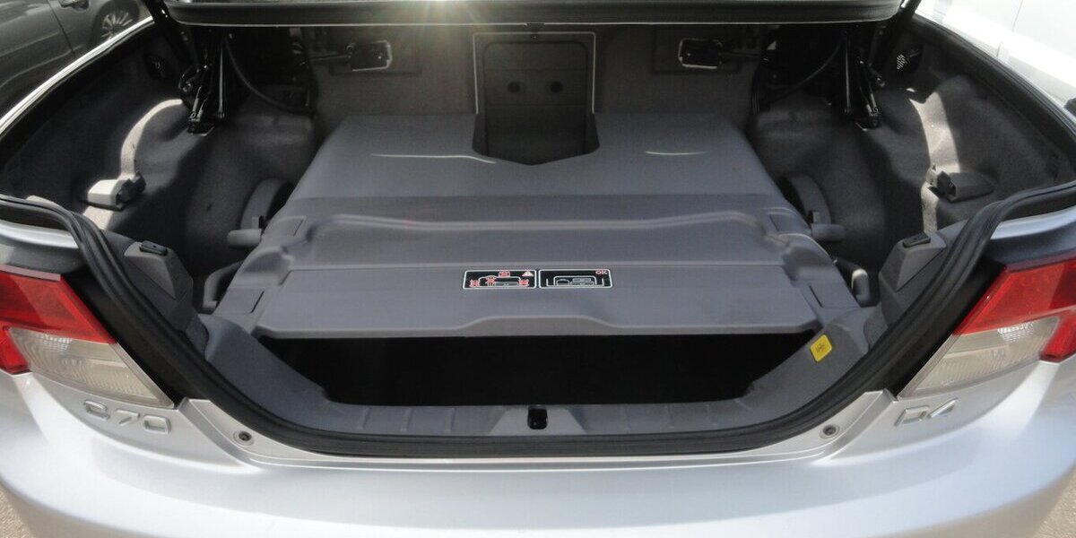 Volvo C70 2,0 D/130 KW 1.Hand Leder+Xenon+Klima Top 151.550 km 12.490 &euro; Neuss 41462