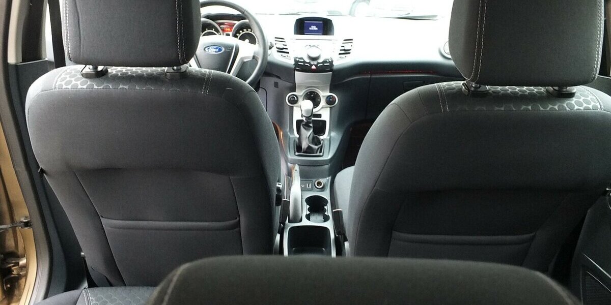 Ford Fiesta TITANIUM KLIMAAUTOMATIK RÜCKFAHRKAMERA 115.395 km 5.908 &euro; Köln 50858