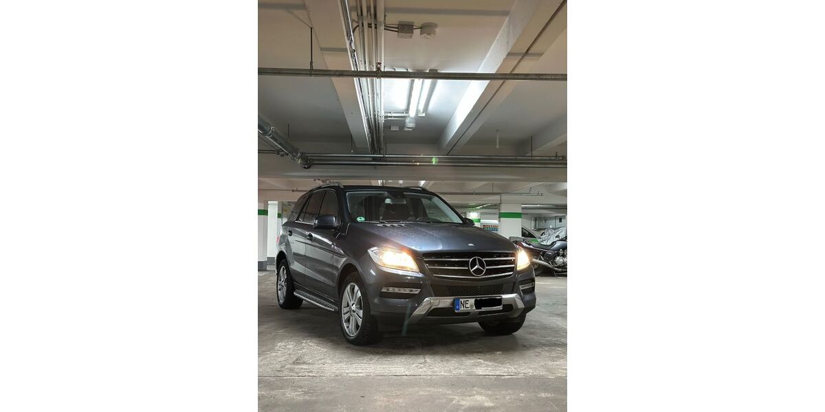 Mercedes-Benz ML 350 203.000 km 17.900 &euro; Düsseldorf 40597