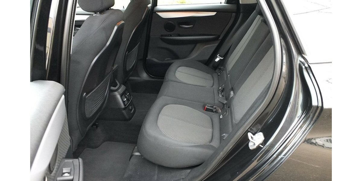 BMW 218 Active Tourer ADVANTAGE NAVI PARKASISSTENT SHZ 124.575 km 10.900 &euro; Köln 50858