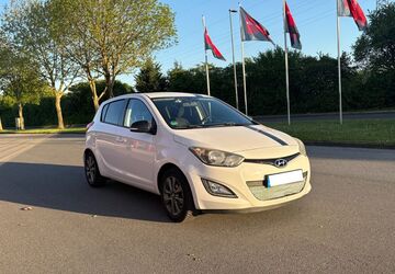 Hyundai i20 82.408 km 7.300 &euro; Düsseldorf 40472