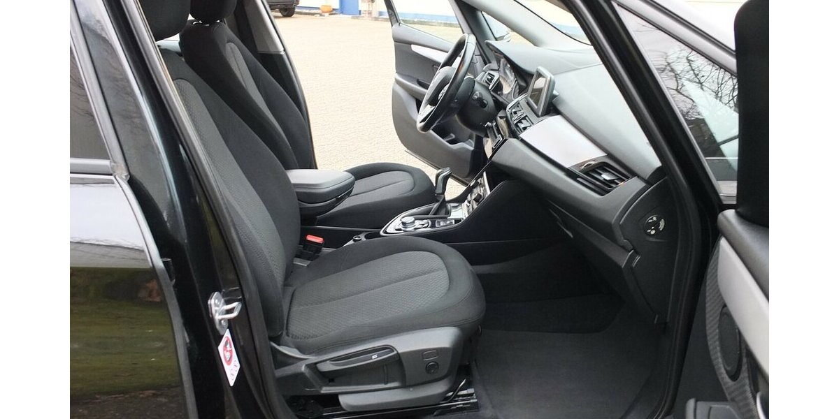 BMW 218 Active Tourer ADVANTAGE NAVI PARKASISSTENT SHZ 124.575 km 10.900 &euro; Köln 50858