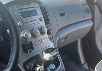 Hyundai H-1 Starex 211.300 km 6.000 &euro; Neuss 41470