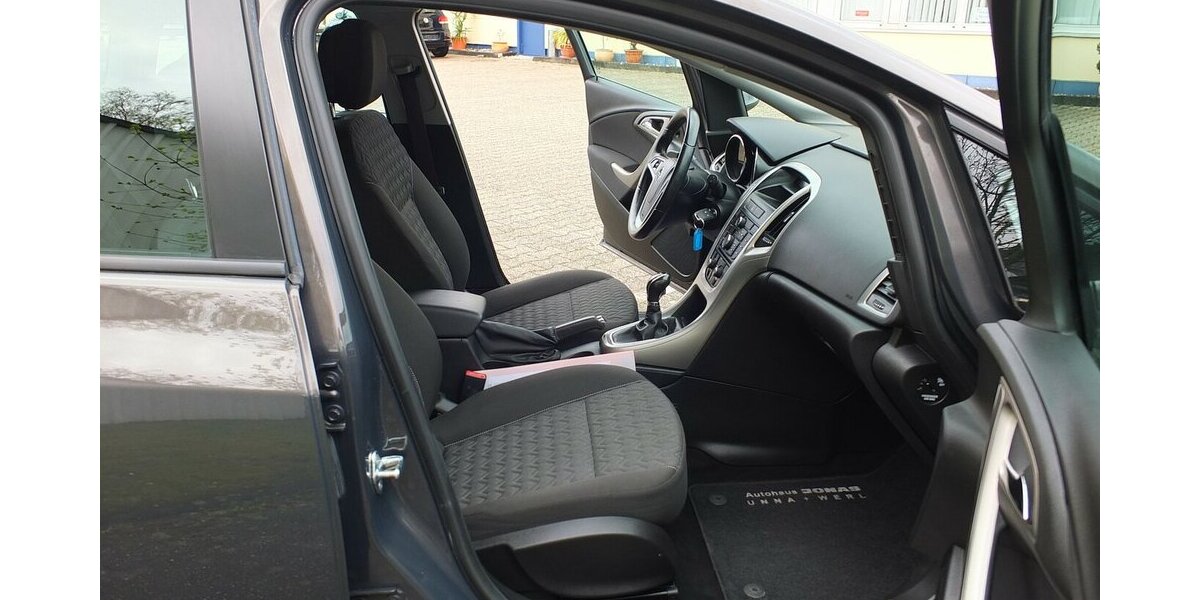 Opel Astra ACTIVE KLIMAANLAGE 17 ZOLL LMF TEMPOMAT 92.855 km 7.908 &euro; Köln 50858