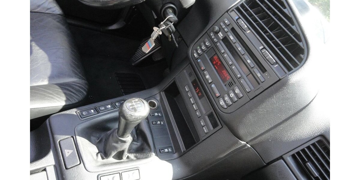 BMW 318i Exclusiv Edition Klimatr.Leder SHZ PDC 220.000 km 5.900 &euro; Neuss 41462